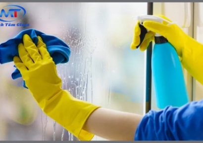 Mẹo vệ sinh cửa kính cường lực để duy trì độ sáng bóng lâu dài